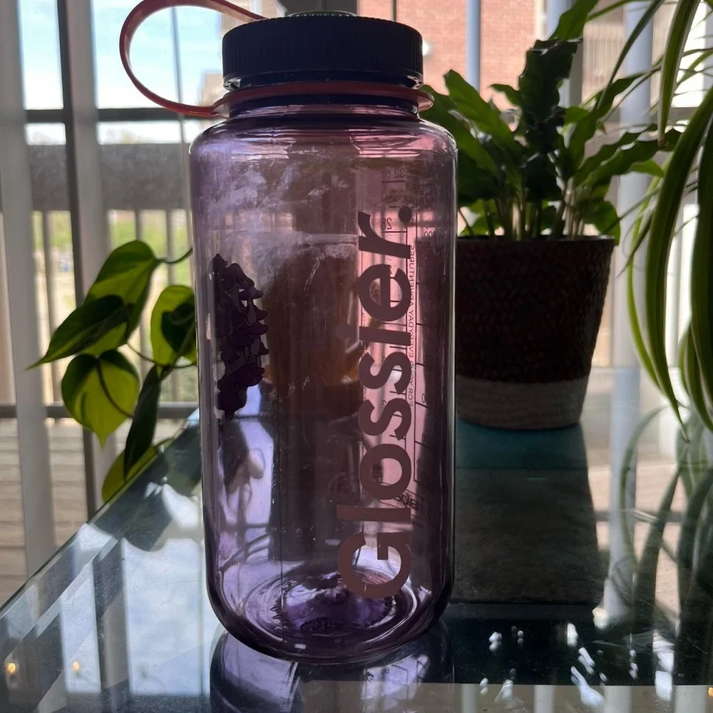 Limited edition mushroom 🍄 Glossier Seattle Water Bottle 💜 - Picture 1 of 6